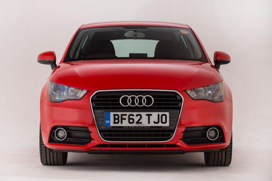  Audi A1 TDI (8X) 2010 года  (UK) (фото 5 из 29)